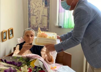 Grad Pančevo uručio poklone Pančevki koja je napunila 100 godina