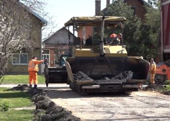 Asfaltiraju se ulice u Kačarevu