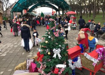 Novogodišnji bazar i podela paketića za decu u Starčevu 15. decembra