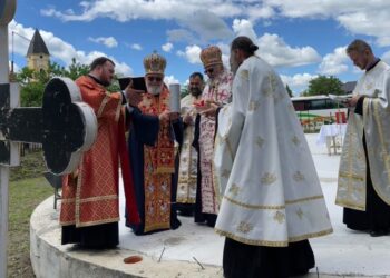 Osveštani temelji Hrama Ognjene Marije u Starčevu