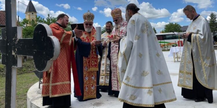 Osveštani temelji Hrama Ognjene Marije u Starčevu