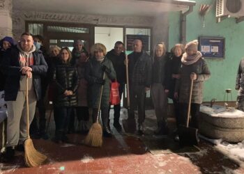 Aktivisti Srpske napredne stranke u Pančevu očistili prilaze javnim ustanovama u svojim naseljima