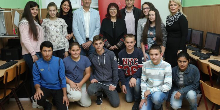 Donacija računarskog kabineta u OŠ „Sava Munćan“ u Kruščici
