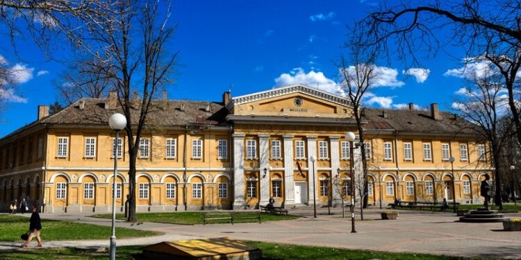 Povećanje plata zdravstvenim radnicima za 10 odsto od 1. aprila