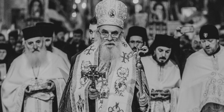 Preminuo vladika Milutin, naredne nedelje ključne u borbi protiv koronavirusa