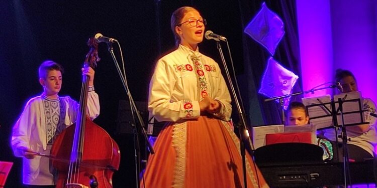 REĐALI SE DRAGULJI, LUCIJA I KATARINA NAJBOLJE: Održan 29. Vojvođanski festival slovačkih narodnih pesama