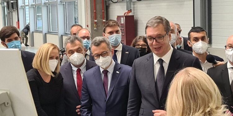 PREDSEDNIK VUČIĆ U KOMPANIJI BROSE: Kako izgleda, nadrealno, tek će Pančevo da oživi!