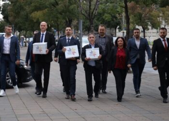 „Rumuni zajedno – Za sigurnu budućnost!“ prvi predali listu