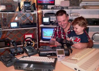 KOVAČICA: Želimir Šipicki u svom potkrovlju čuva, popravlja i daje novu vrednost retro IT tehnologiji