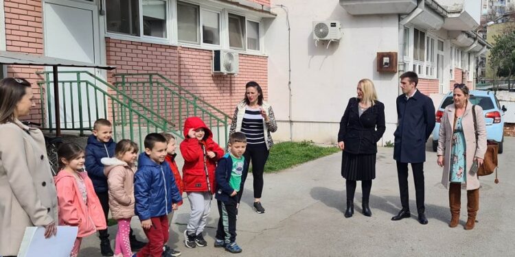Šumsko gazdinstvo “Banat” u Pančevu zasadilo drveće u pančevačkim vrtićima
