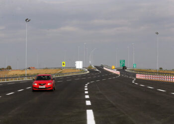 Dve moguće trase autoputa Beograd – Zrenjanin – Novi Sad