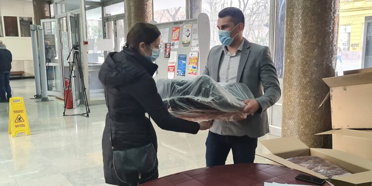 U Pančevu roditeljima uručena autosedišta za decu