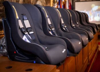 Objavljen spisak porodica koje su ostvarile pravo na besplatno auto-sedište