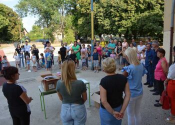 Uručeni školski rančevi u Sakulama i Barandi