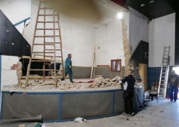 Radovi na uređenju bine u Domu kulture u Bavaništu