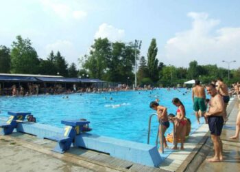 Kupanje na otvorenom bazenu u Pančevu počeće za vikend