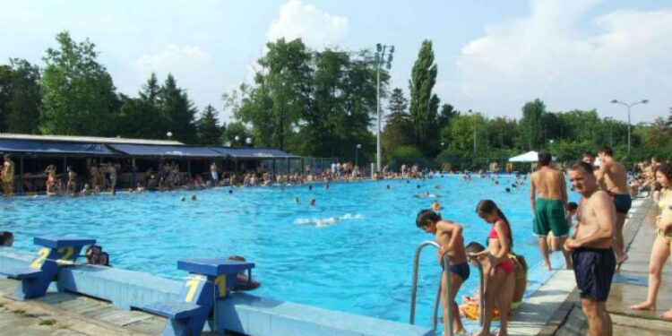 Kupanje na otvorenom bazenu u Pančevu počeće za vikend