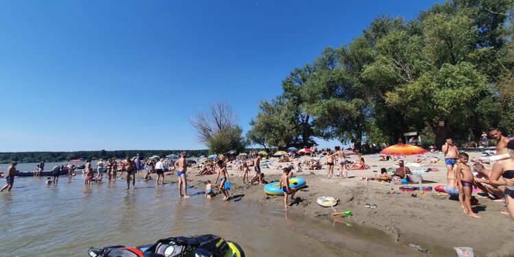 Bela stena na Dunavu i ovog leta spas je od vrućina