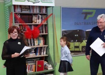 Bivši gimnazijalci darovali svom gradu prvu putničku biblioteku