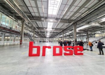 Predsednik Srbije započeo posetu fabrici i razvojnom centru nemačke kompanije Brose u Pančevu