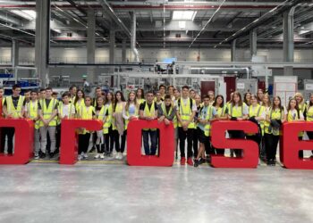 Maturanti osnovnih škola obišli fabriku “Brose” u Pančevu