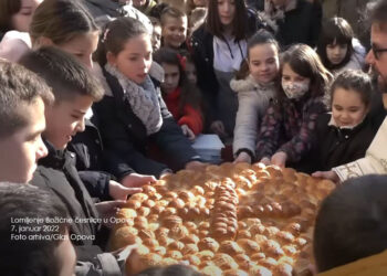 Hram Svetog oca Nikolaja u Opovu: Božićna česnica u Opovu