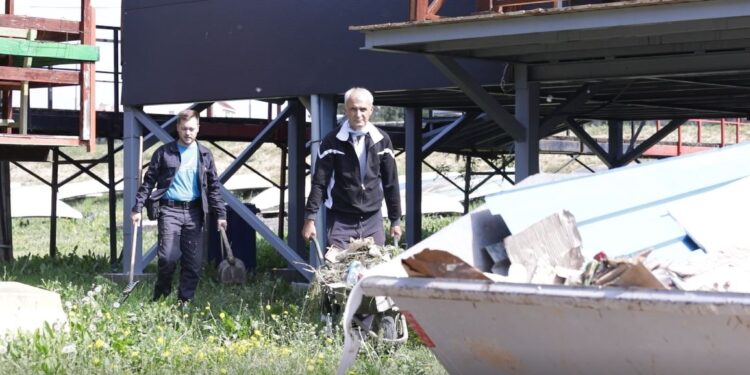 Ribolovci i nautičari čistili deo pančevačkog Keja