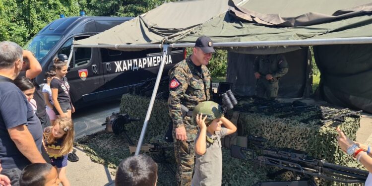 Prikaz policijske opreme i naoružanja u Pančevu
