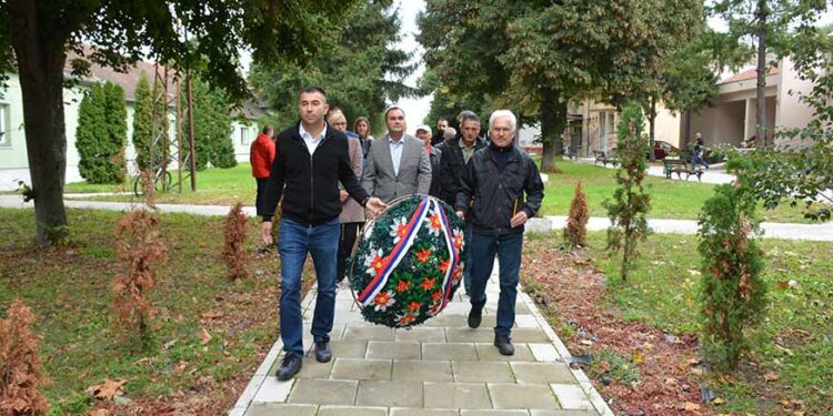 Dan Sefkerina: Položeni venci na spomenik palim rodoljubima