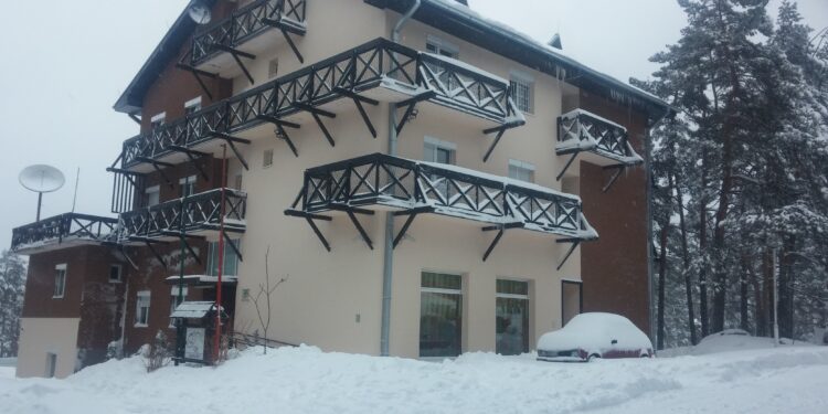 Sneg i mališani u februaru na Divčibarama,uživanje…