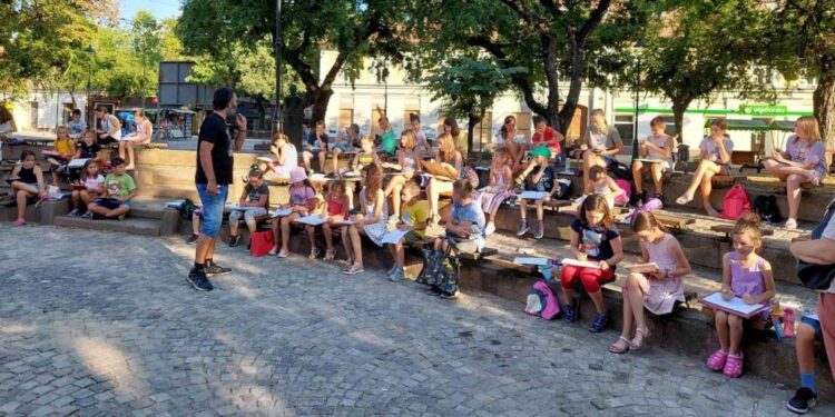 Počela škola crtanja za decu u Gradskom parku u Pančevu