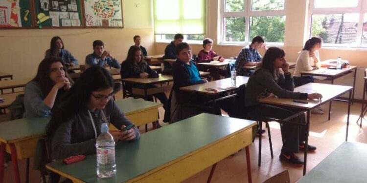 Pokloni za đake prvake od Makedonskog informativnog i izdavačkog centra