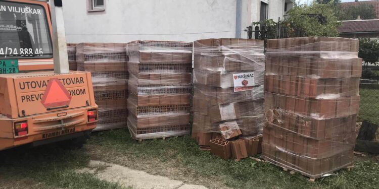 Isporuka građevinskog materijala za izbeglice