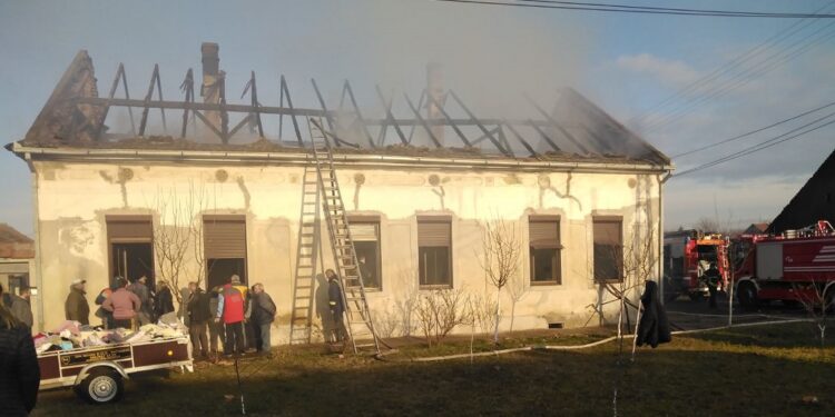 Požar u Kačarevu