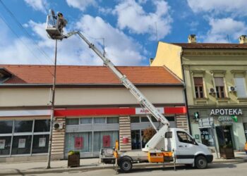 U Pančevu počela zamena svetiljki javne rasvete LED svetlima