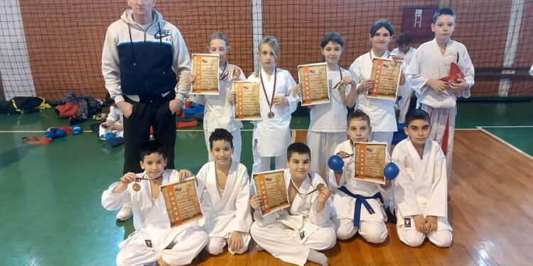 Sedam medalja na Prvenstvu Vojvodine za KK Kovačicu i KK Pančevo
