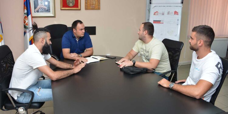 Radni sastanak predsednika opštine sa predstavnicima KK Opovo 99