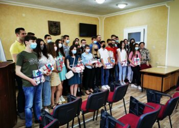 KOVAČICA: Đaci generacije dobili tablet računare od opštine