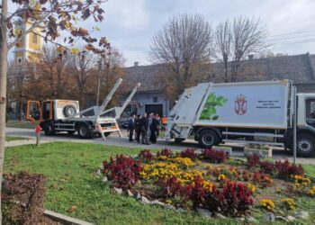 Kovinskom “Komunalcu” doniran kamion smećar
