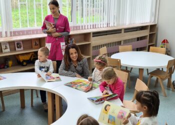 Gradska menadžerka Maja Vitman s predškolcima u novom vrtiću u Dolovu