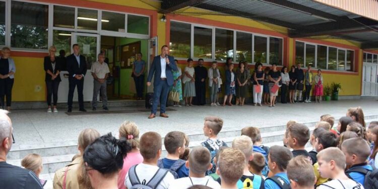 Pokloni za đake prvake na teritoriji opštine Opovo