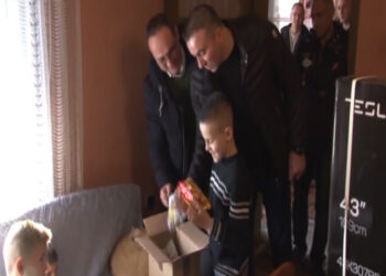 „Srpska Sparta“ delila pakete  ugroženima u Omoljici