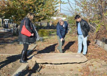 Otkriće na pravoslavnom groblju u Opovu: Zaboravljena nadgrobna ploča oberkneza Milića Popovića iz 18. veka