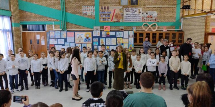 Dolovo: Školska priredba povodom Savindana