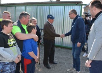 Ministar Nedimović u Opovu posetio gazdinstvo braće Babajanin
