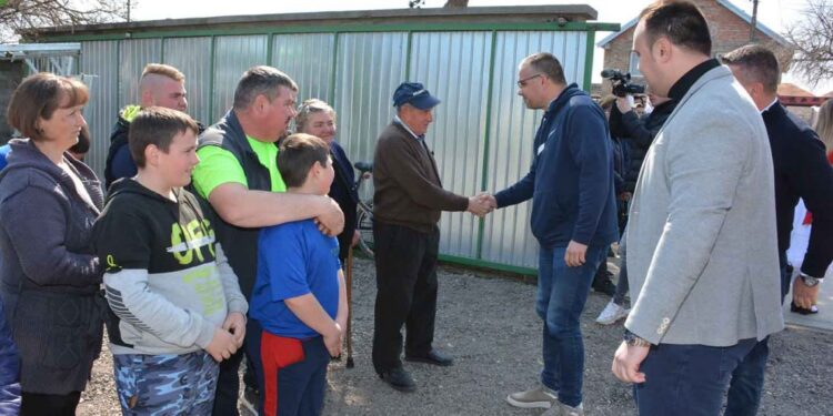 Ministar Nedimović u Opovu posetio gazdinstvo braće Babajanin