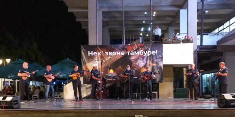 U Kovinu održan koncert „Nek zvone tambure“