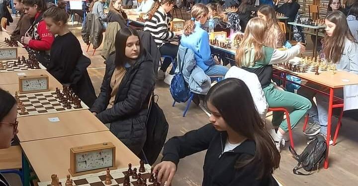 Pločica domaćin okružnog takmičenja za osnovce u šahu