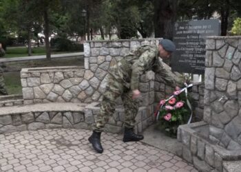 Položeni venci na spomen-obeležje u Omoljici