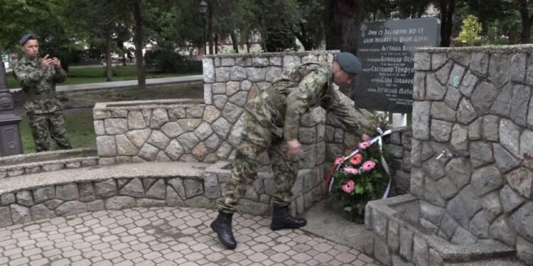 Položeni venci na spomen-obeležje u Omoljici